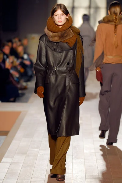 Look 16